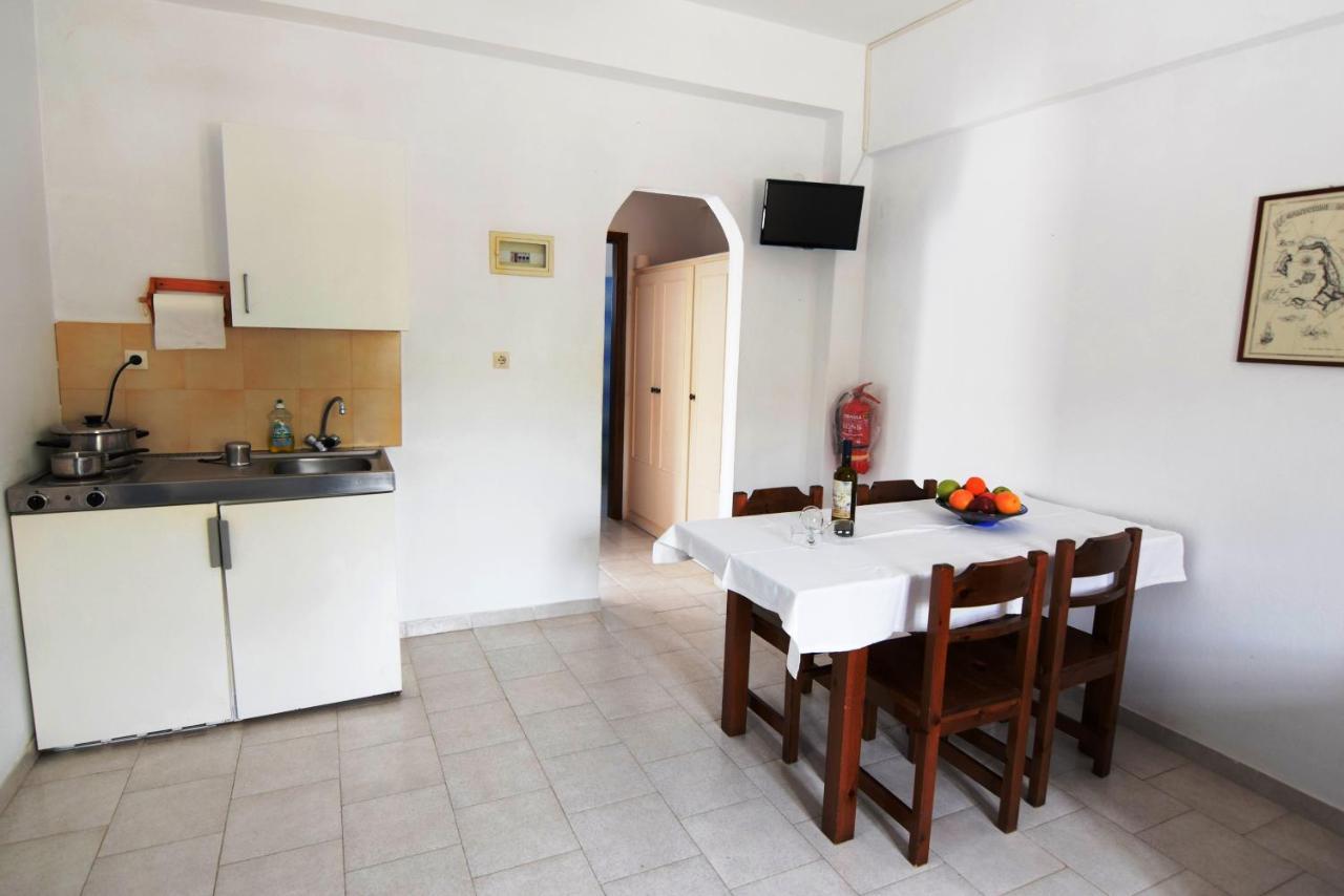 פריבולוס Thalassitis Coastal Apartments מראה חיצוני תמונה
